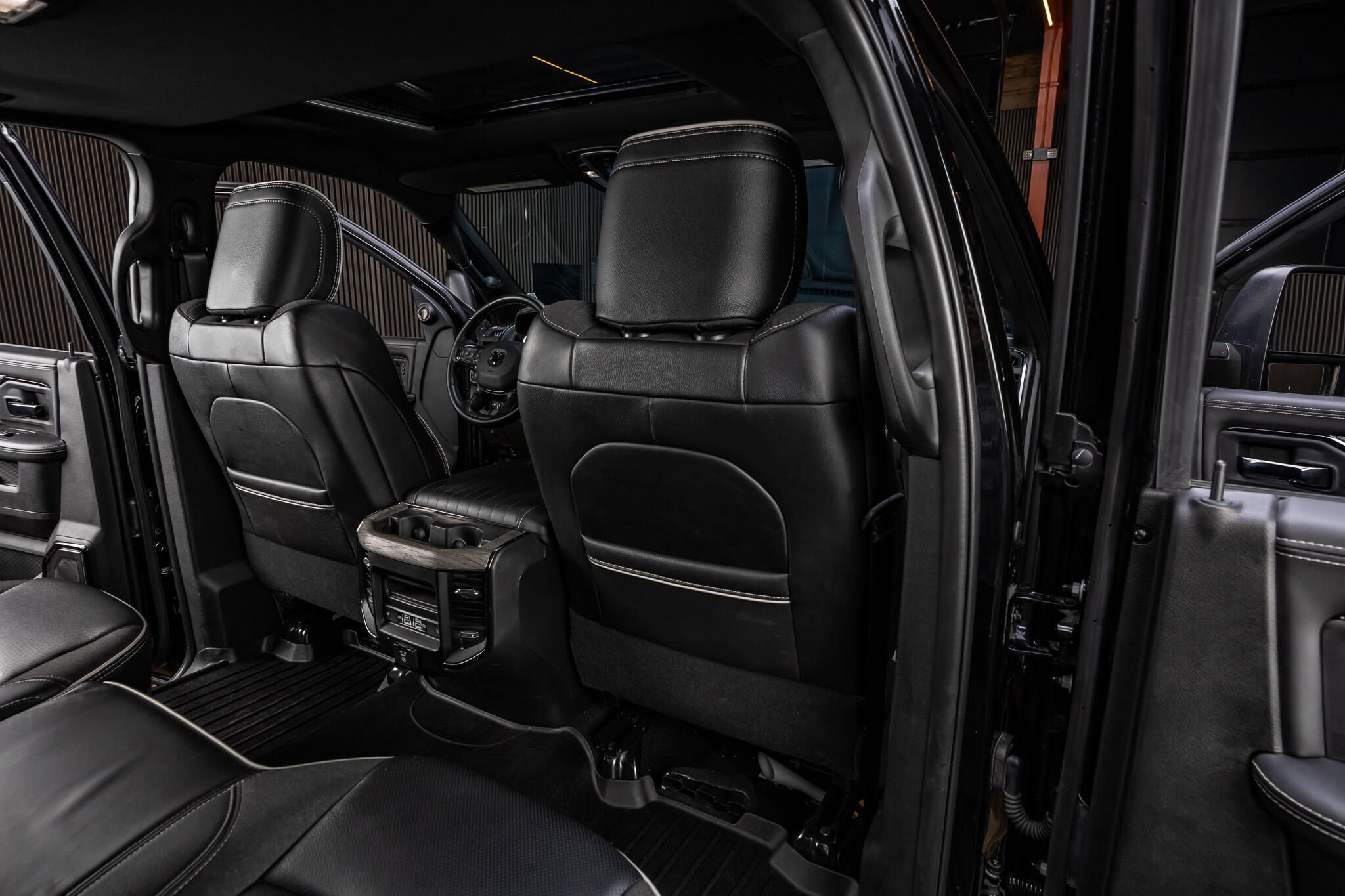 Used 2025 RAM 3500 Limited AWD/4WD image 46