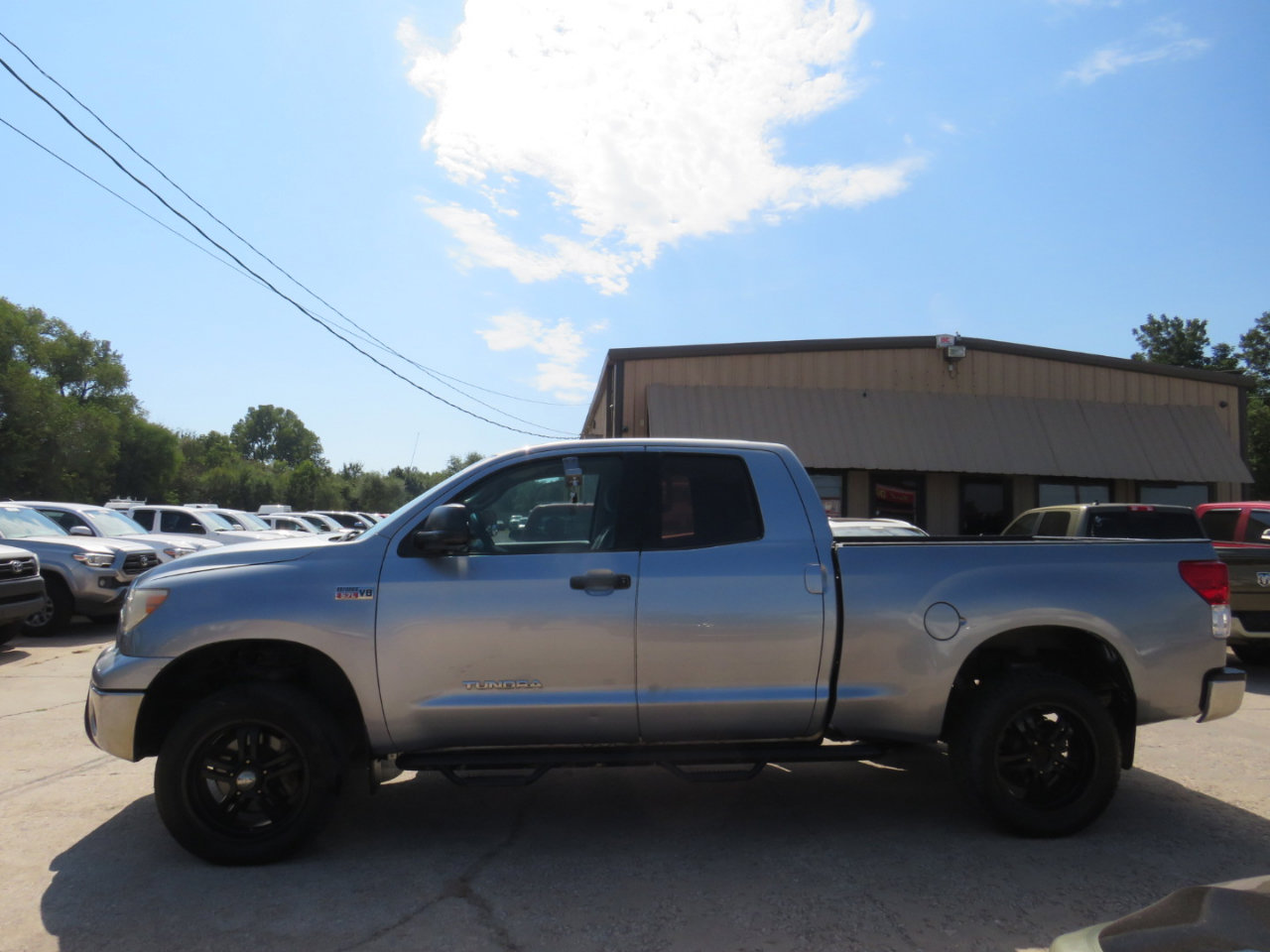 Used 2011 Toyota Tundra 4x4 Double Cab w/ Tow Pkg image 9