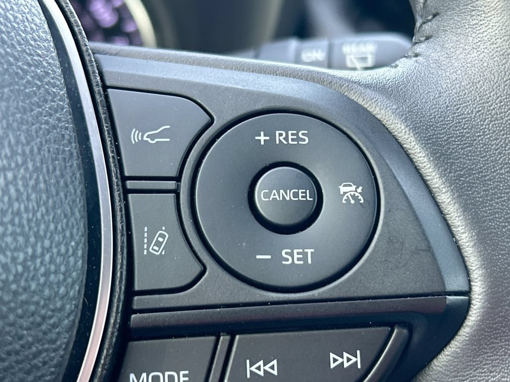Used 2022 Toyota RAV4 XLE w/ Convenience Package AWD/4WD image 18
