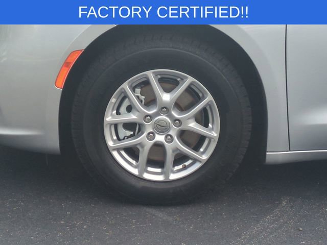 Certified 2023 Chrysler Pacifica Touring-L FWD image 10