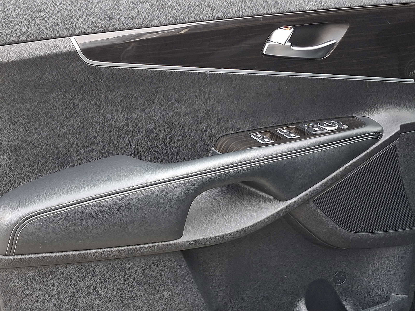 Used 2019 Kia Sorento S image 11