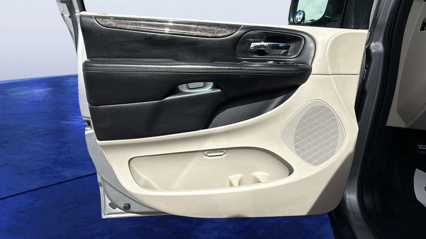 Used 2016 Dodge Grand Caravan American Value Package w/ UConnect Hands-Free Group image 15