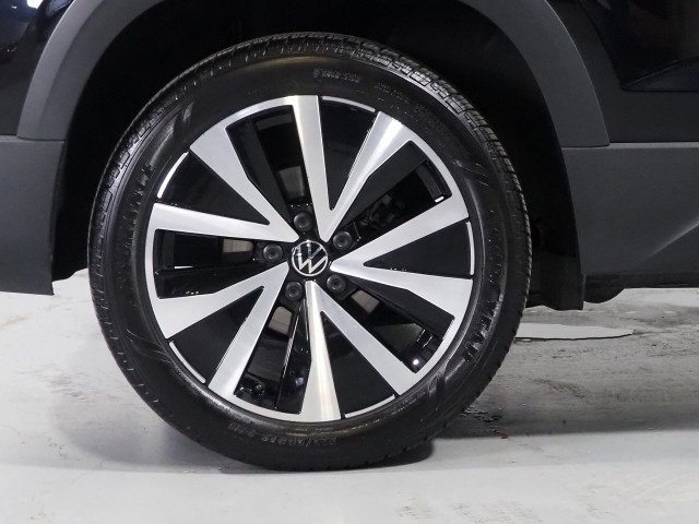 Used 2024 Volkswagen Taos SE image 37