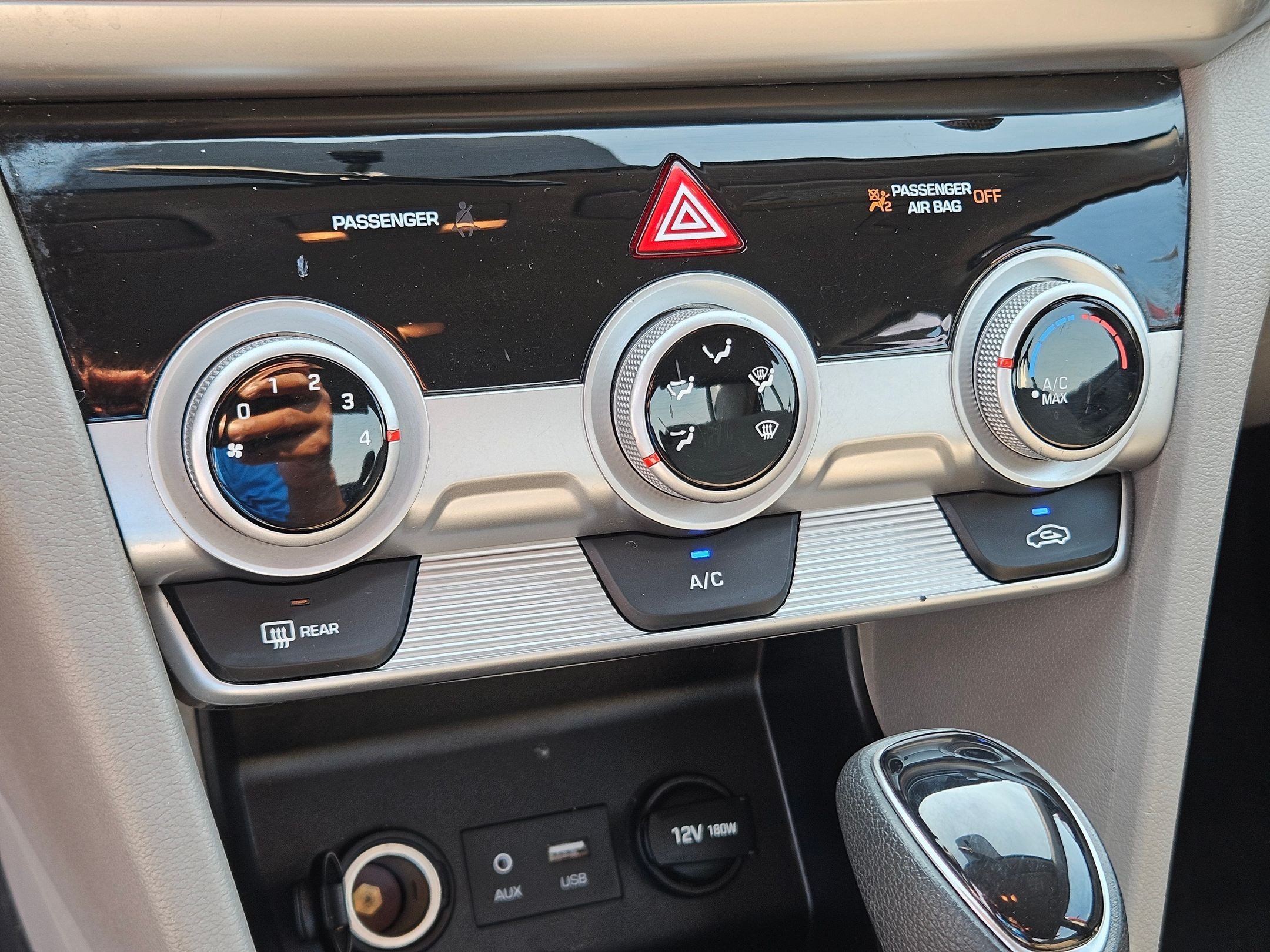 Used 2019 Hyundai Elantra SE FWD image 26