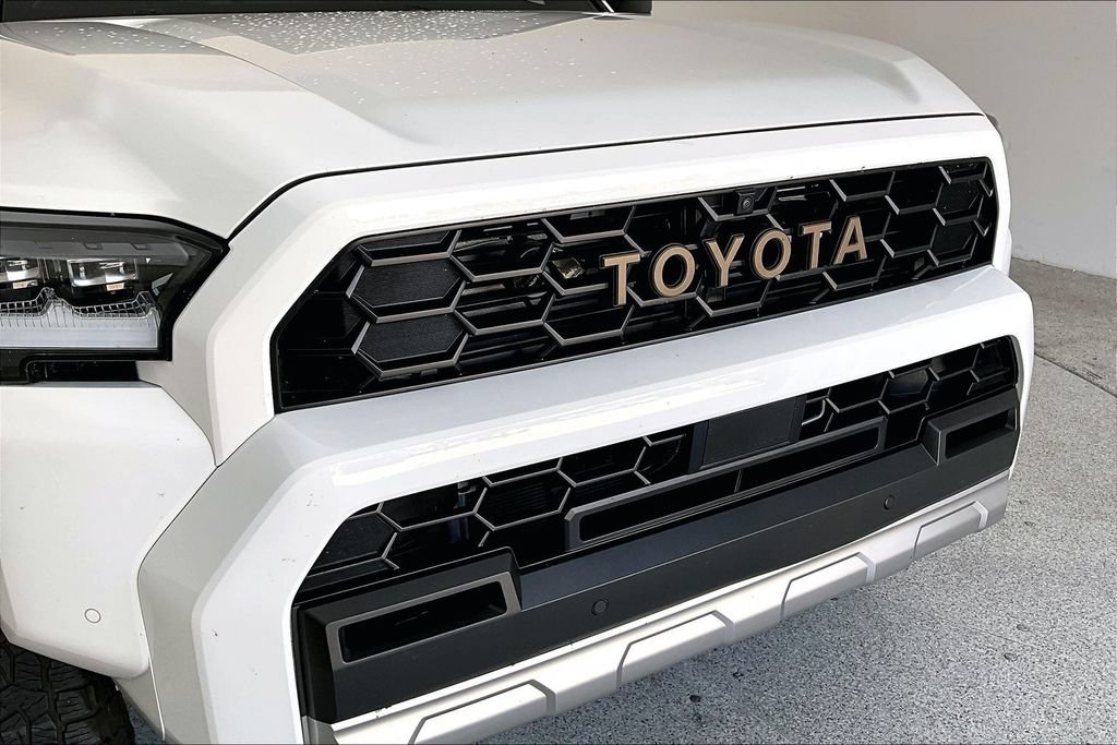 Used 2025 Toyota 4Runner Trailhunter AWD/4WD image 37