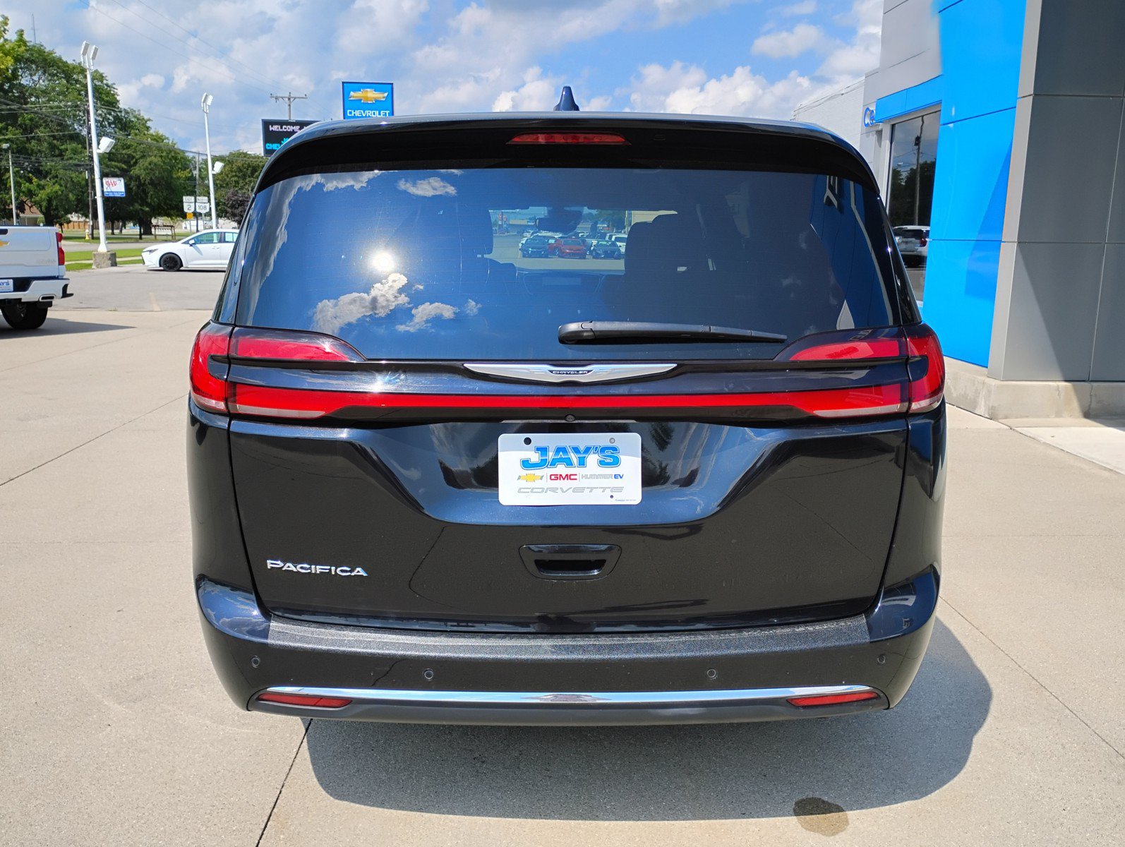Used 2025 Chrysler Pacifica Select FWD image 15
