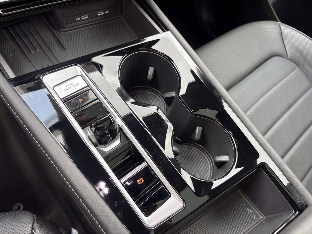 Used 2025 Volkswagen Atlas Cross Sport SEL R-Line image 24