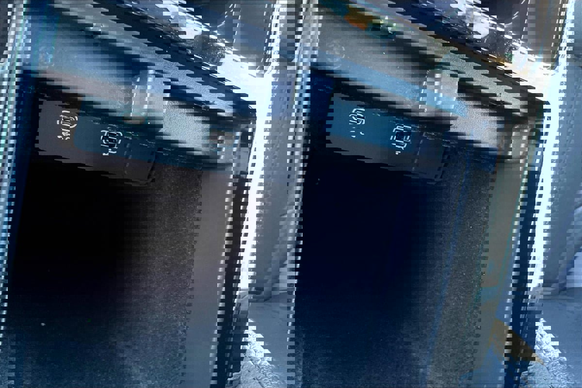 Used 2023 Land Rover Range Rover Evoque R-Dynamic S image 28