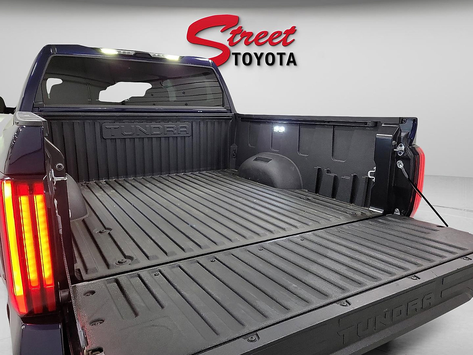 Certified 2025 Toyota Tundra SR5 w/ SR5 Convenience Package AWD/4WD image 7