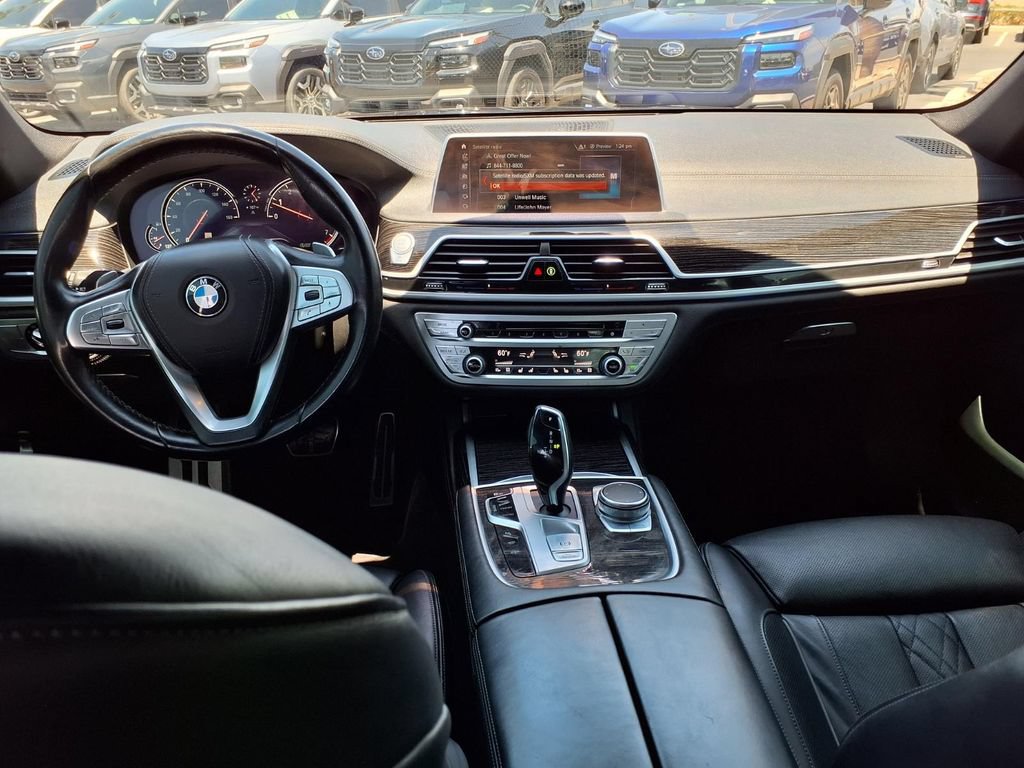 Used 2019 BMW 750i xDrive w/ M Sport Package AWD/4WD image 2