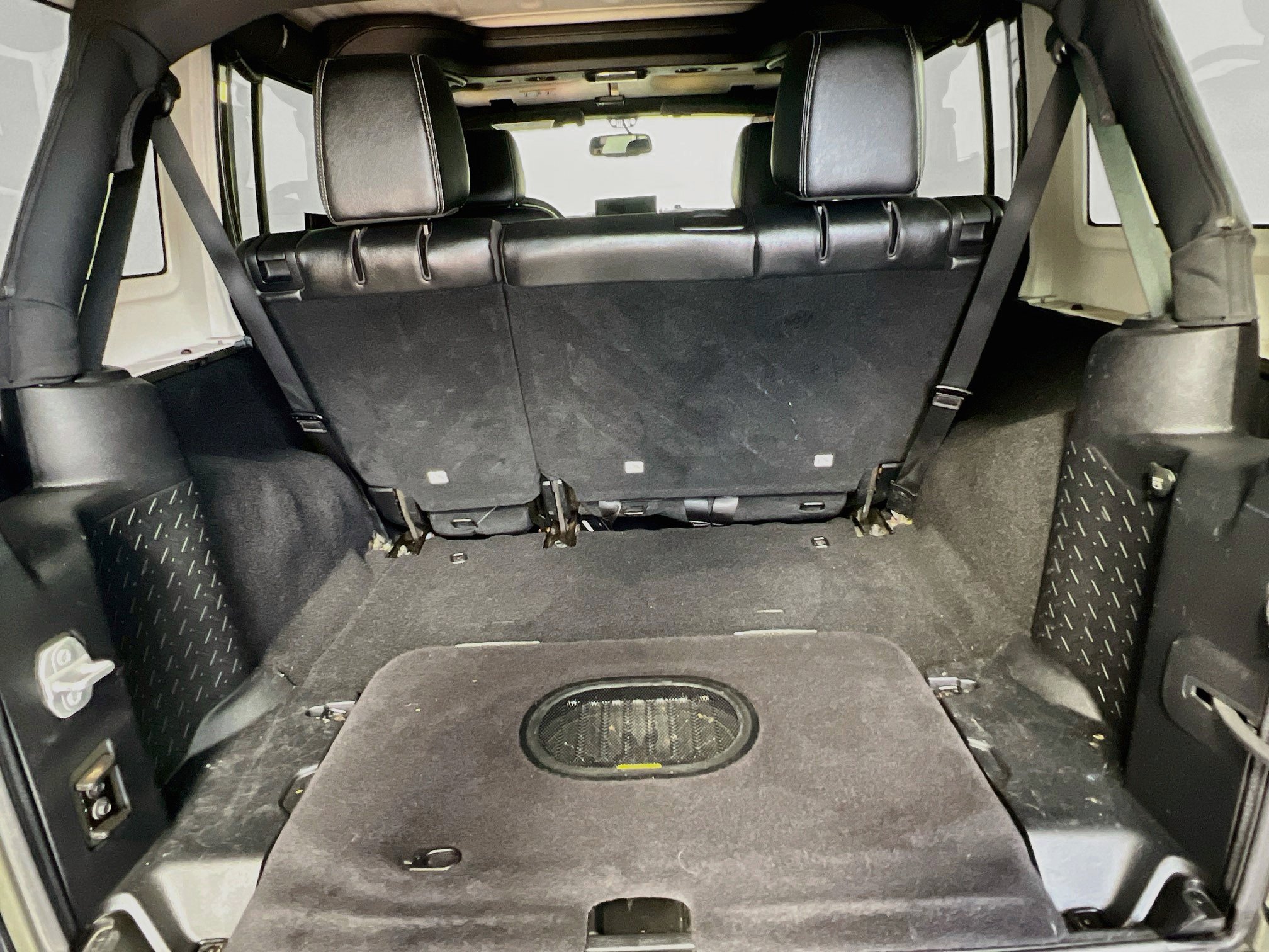 Used 2015 Jeep Wrangler Unlimited Rubicon AWD/4WD image 32