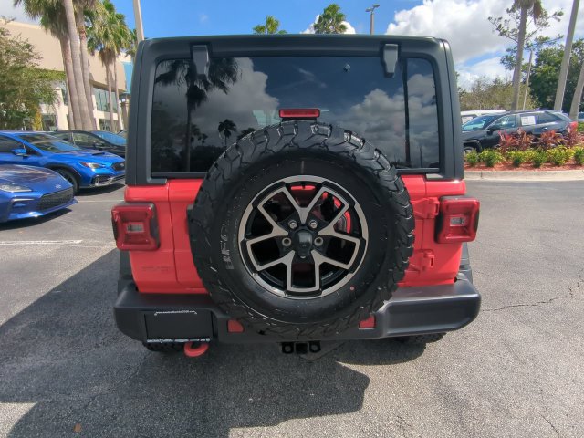 Used 2025 Jeep Wrangler Unlimited Rubicon w/ Convenience Group AWD/4WD image 5
