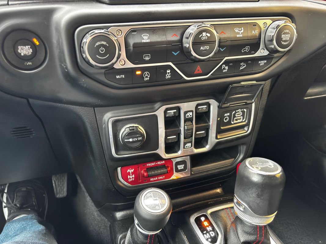 Used 2018 Jeep Wrangler Unlimited Rubicon w/ Safety Group image 40