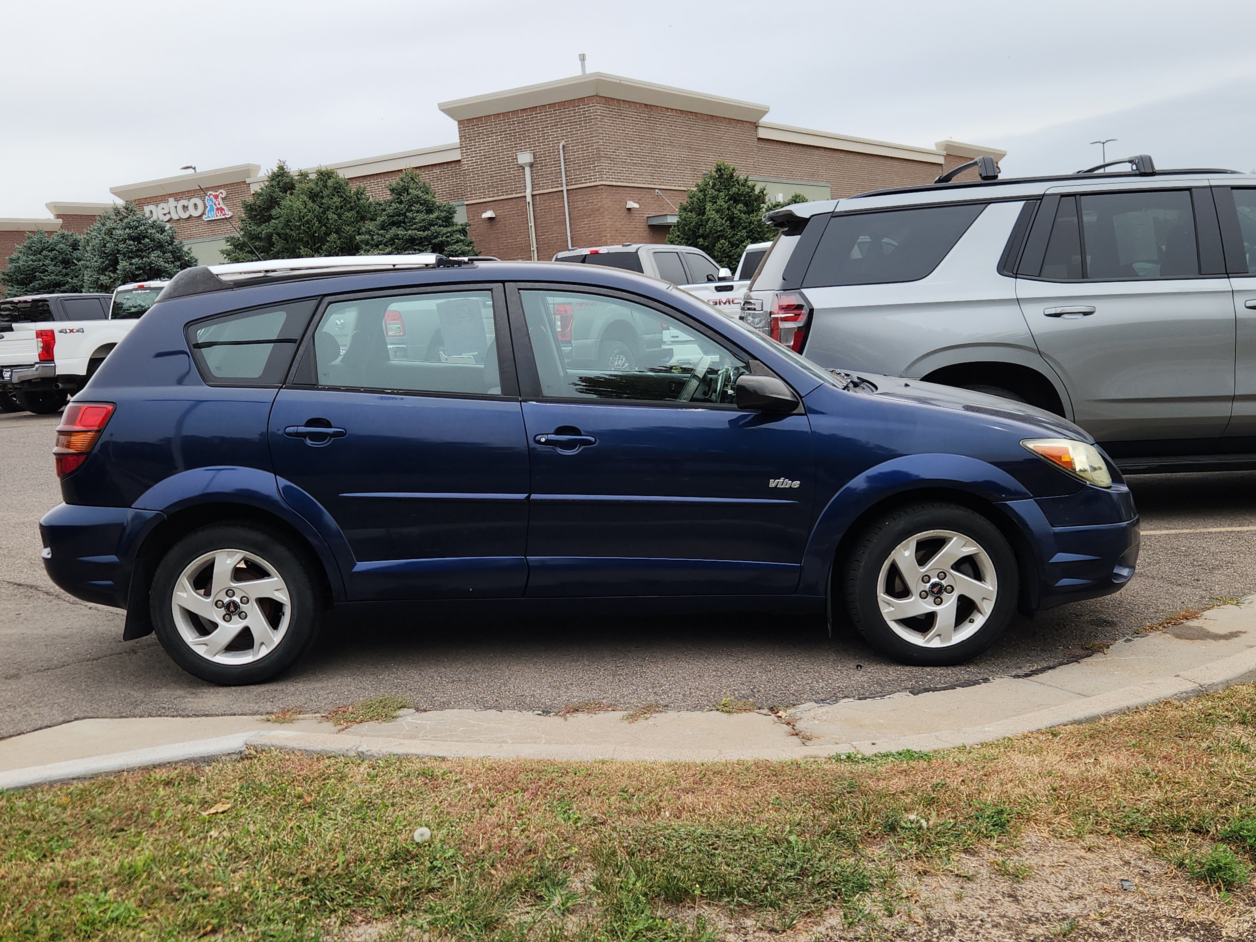 Used 2004 Pontiac Vibe w/ Power Group Value Package FWD image 4