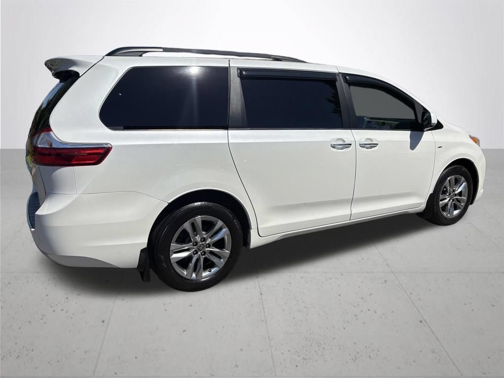Used 2017 Toyota Sienna Limited AWD/4WD image 7