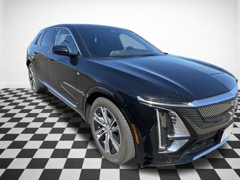Certified 2024 Cadillac Lyriq Luxury AWD/4WD image 32