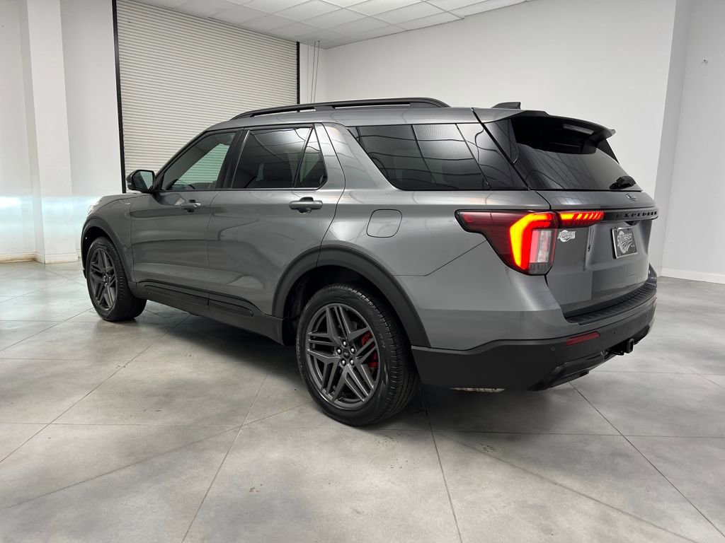 Used 2025 Ford Explorer ST-Line w/ ST-Line Street Pack image 5
