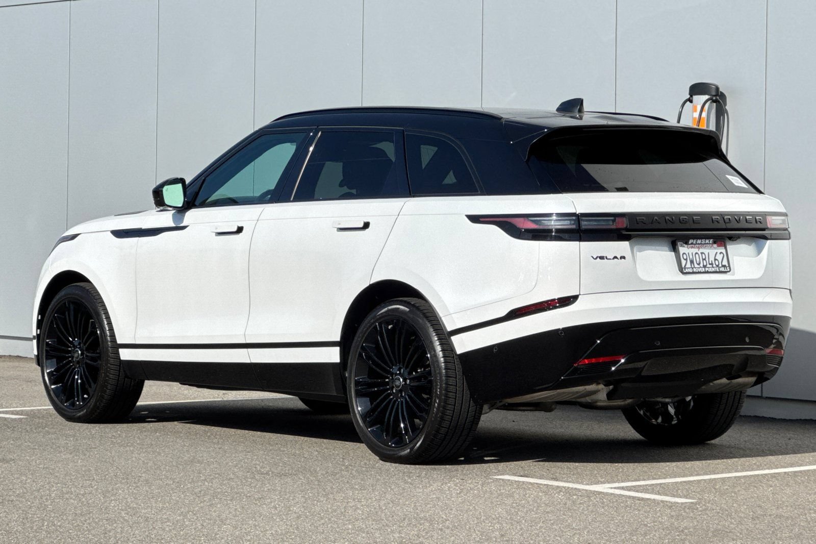 Certified 2026 Land Rover Range Rover Velar Dynamic SE AWD/4WD image 3