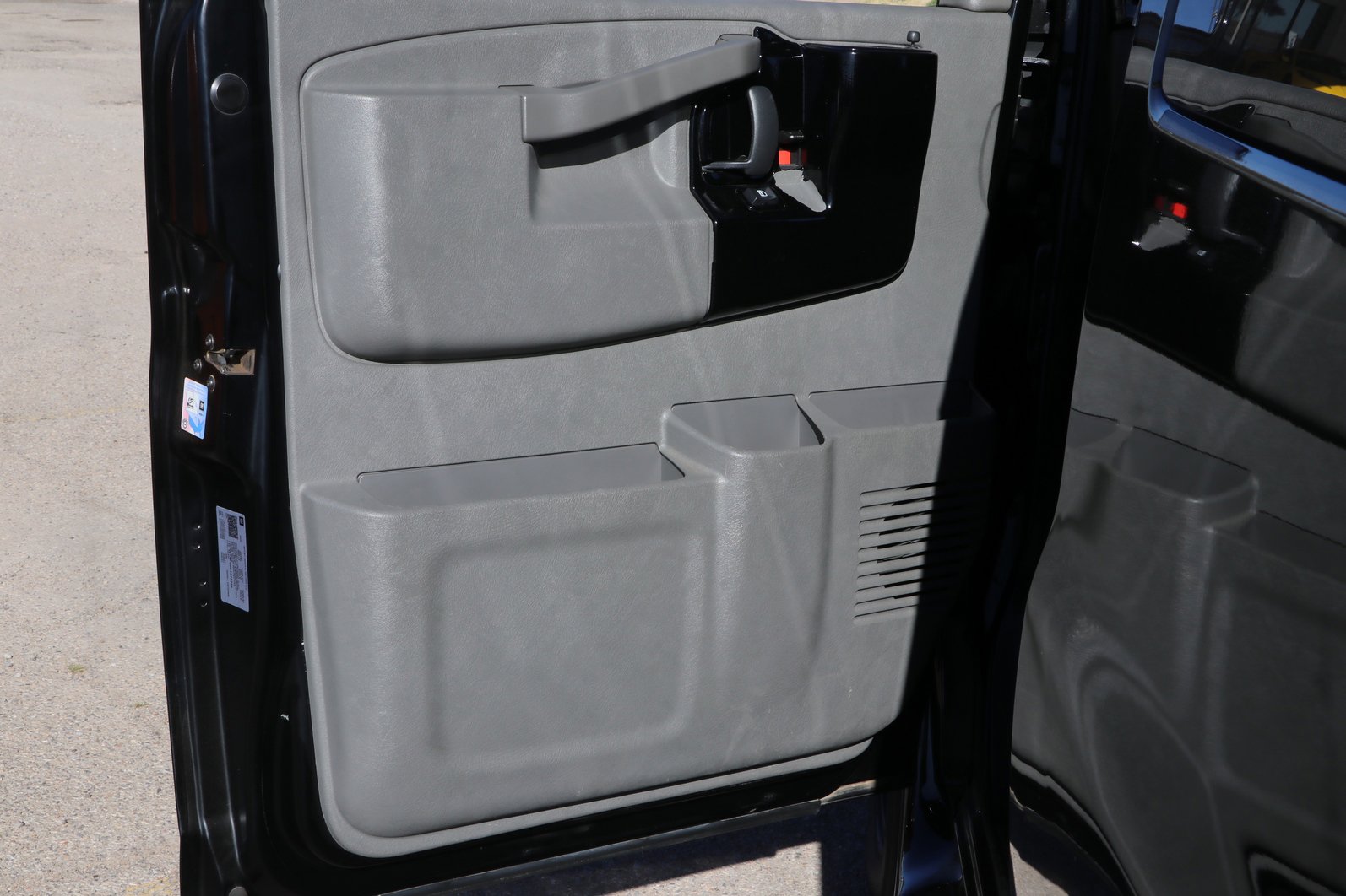 Used 2020 GMC Savana 2500 w/ Enhanced Convenience Package image 10