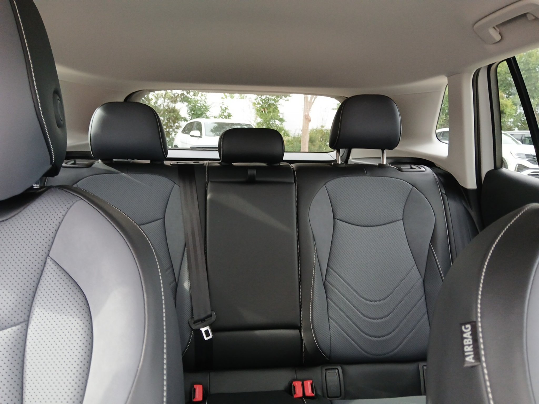 New 2026 Volkswagen Tiguan SE FWD image 25