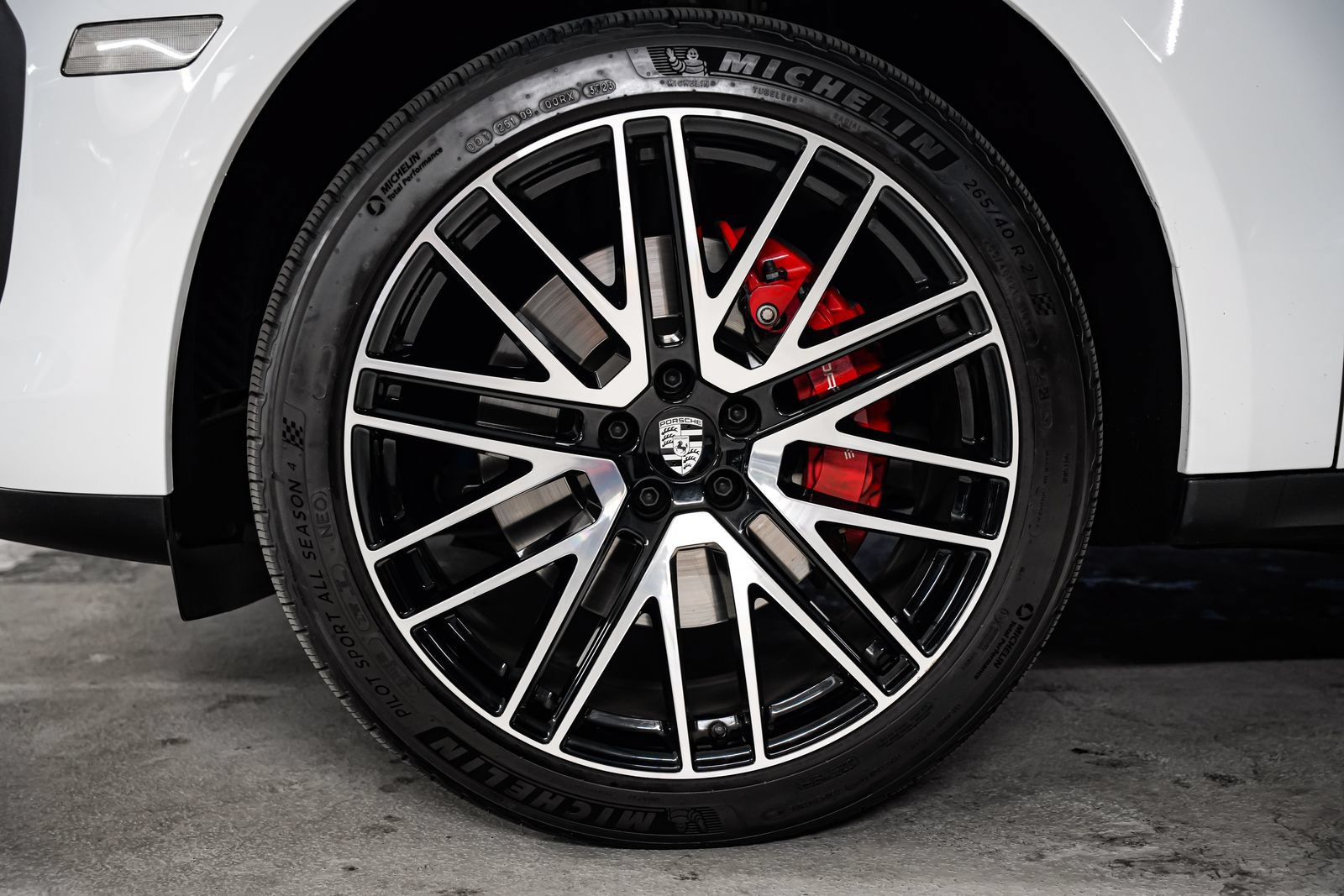 Used 2024 Porsche Macan S AWD/4WD image 53