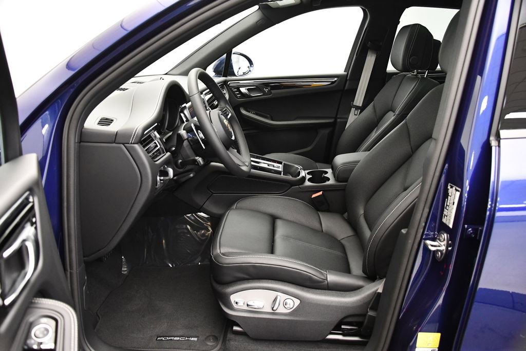 Certified 2025 Porsche Macan image 41