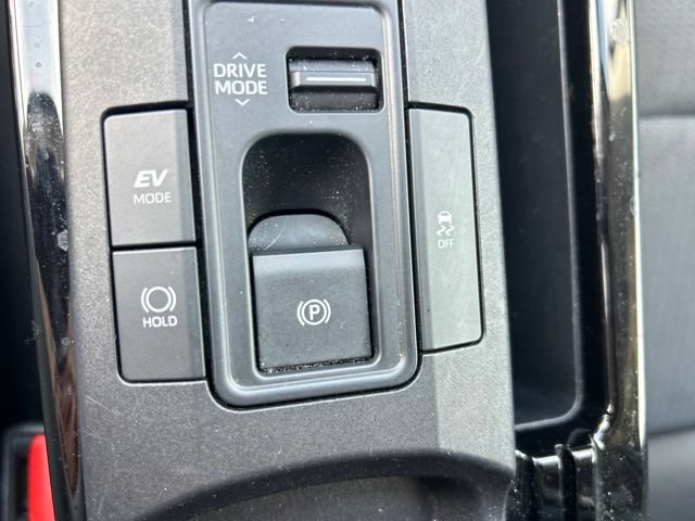 Used 2025 Toyota Prius LE FWD image 18