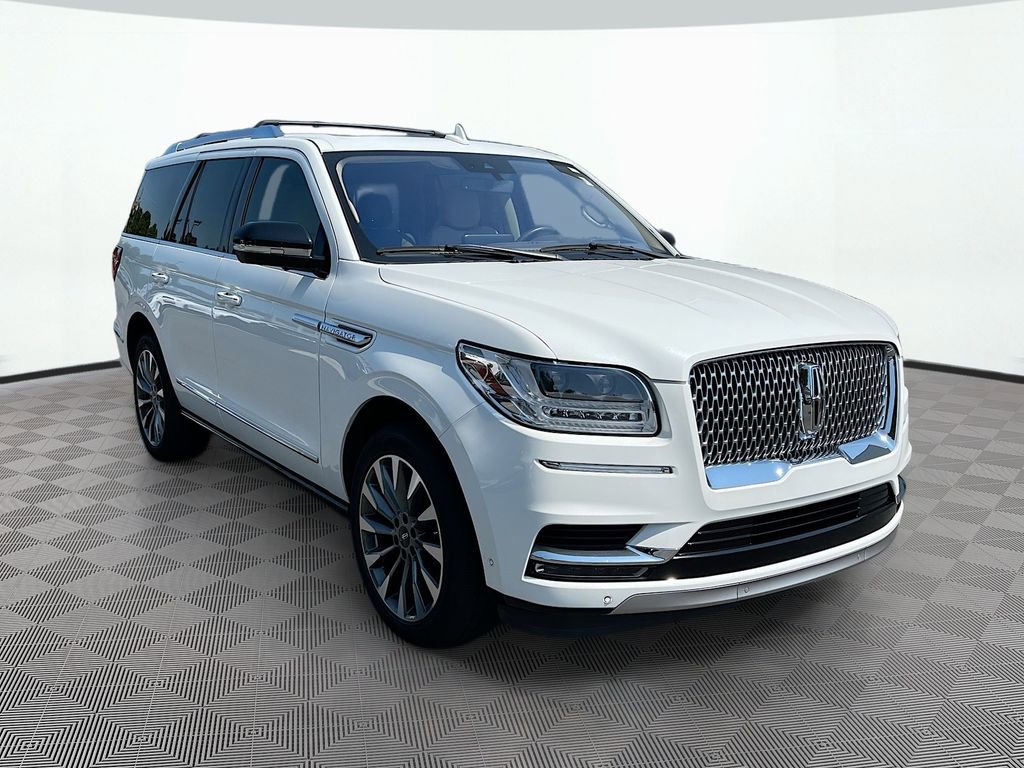 Used 2021 Lincoln Navigator Reserve w/ Luxury Package image 3