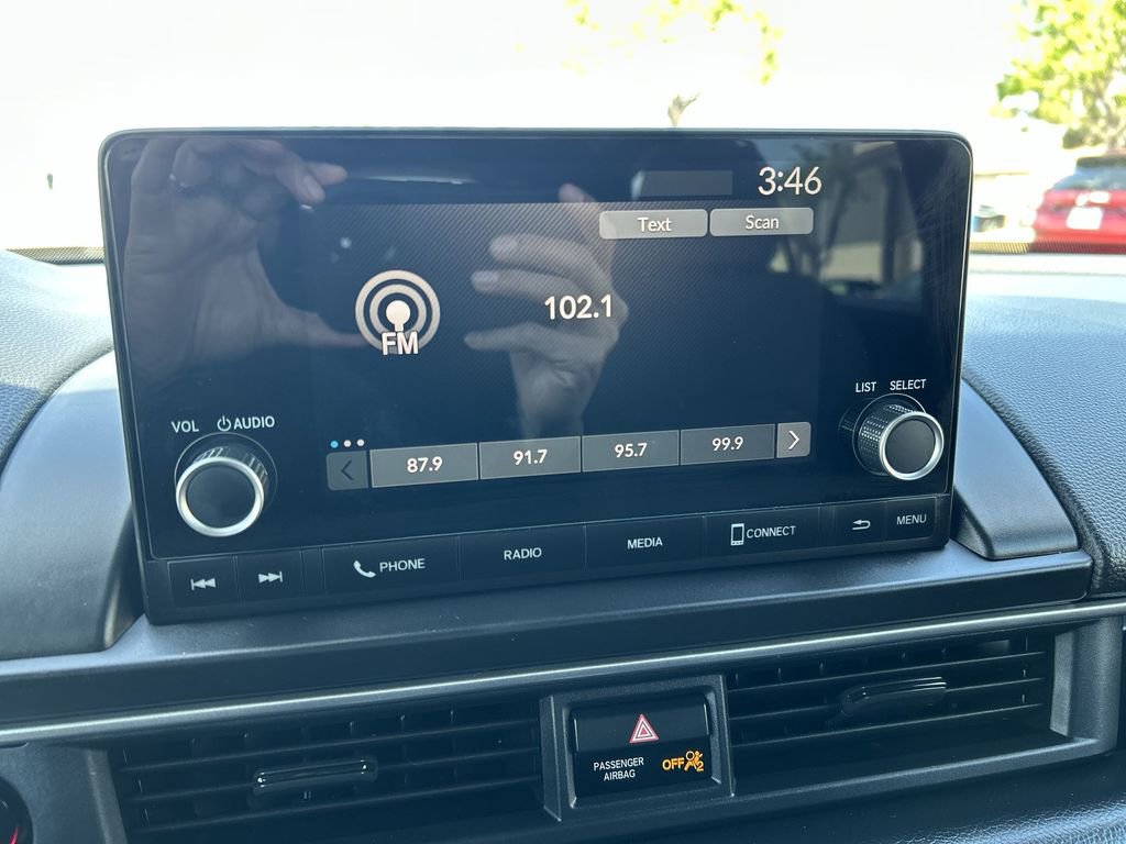 Used 2025 Honda Pilot Sport image 16