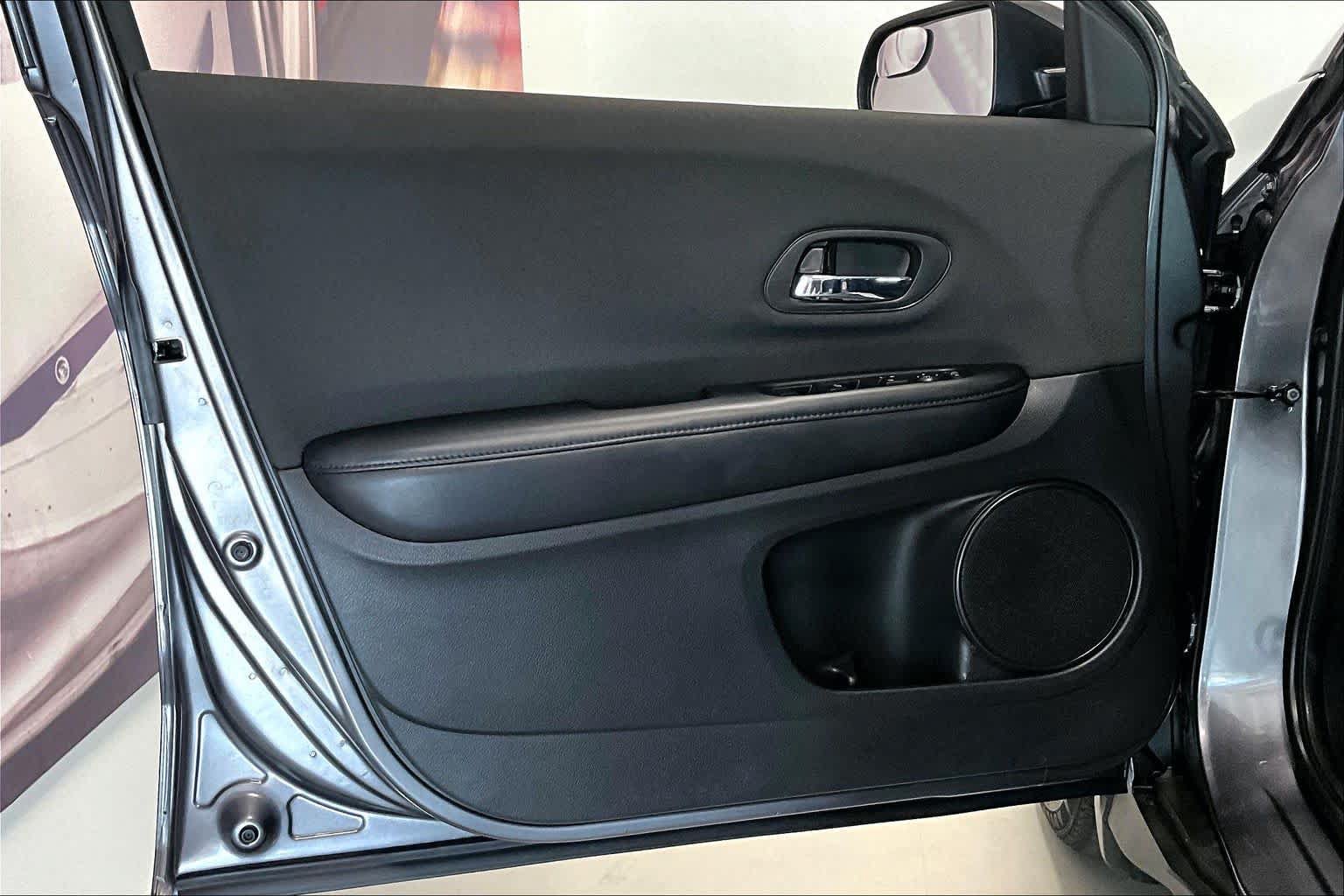 Used 2021 Honda HR-V LX image 24