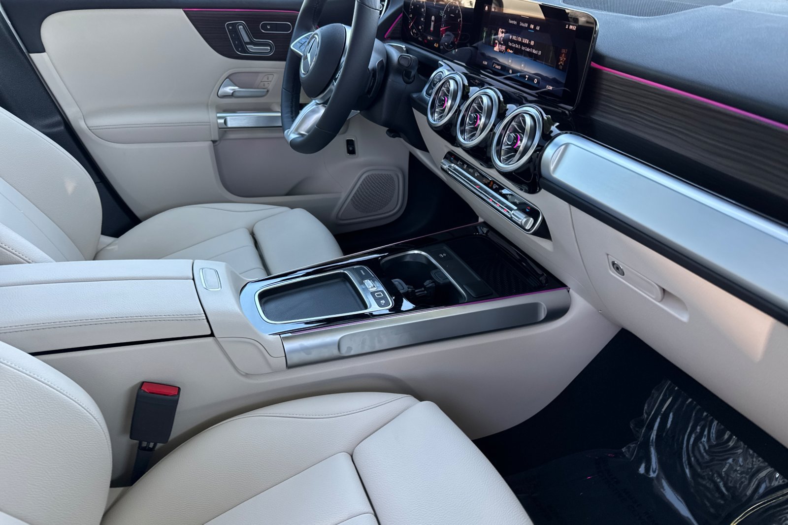 New 2025 Mercedes-Benz GLB 250 4MATIC image 16