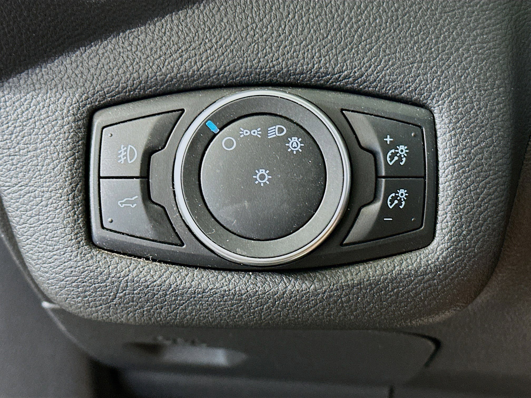 Used 2018 Ford Escape SEL w/ SEL Sport Appearance Package image 16