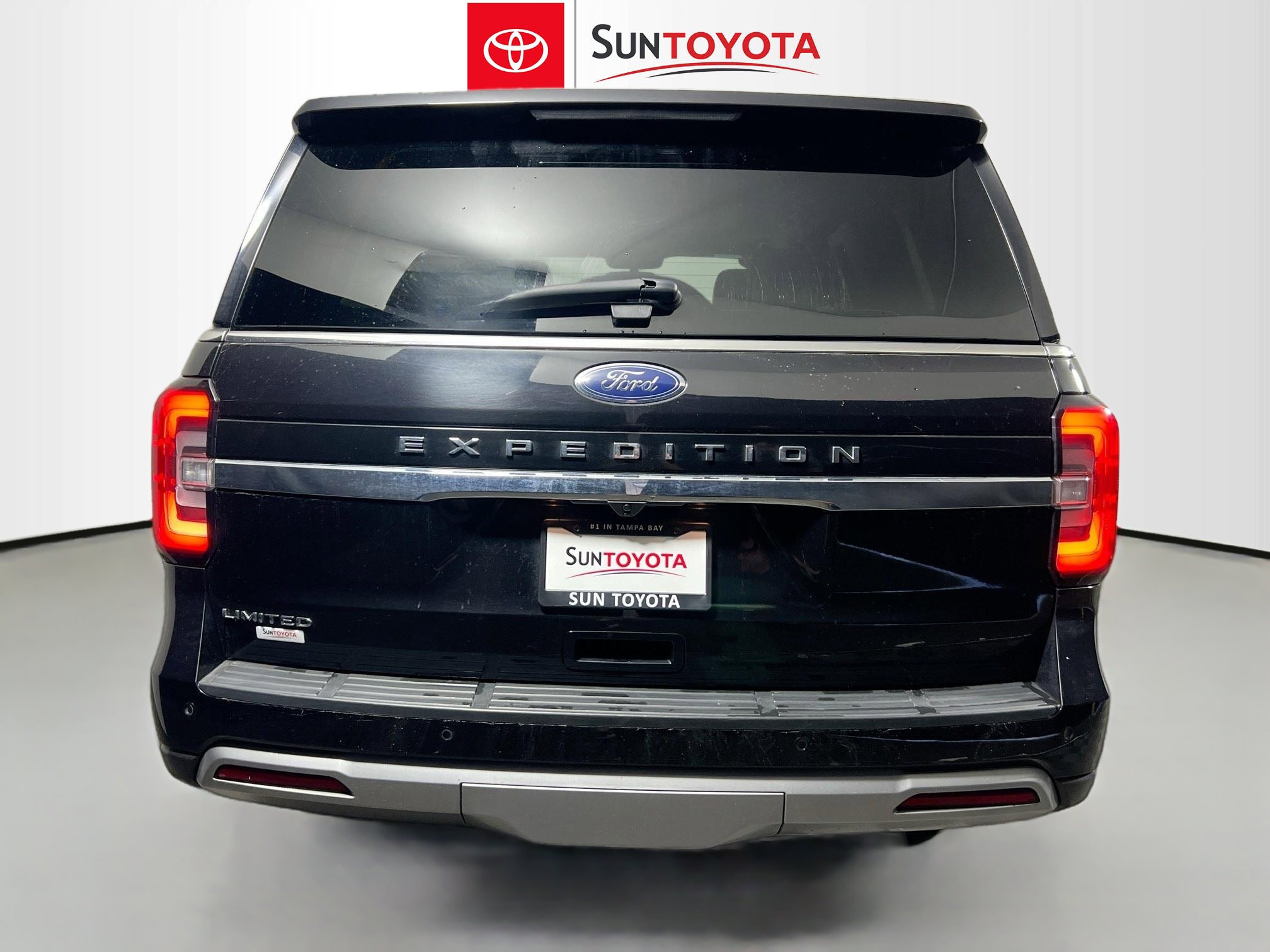 Used 2024 Ford Expedition Limited AWD/4WD image 5