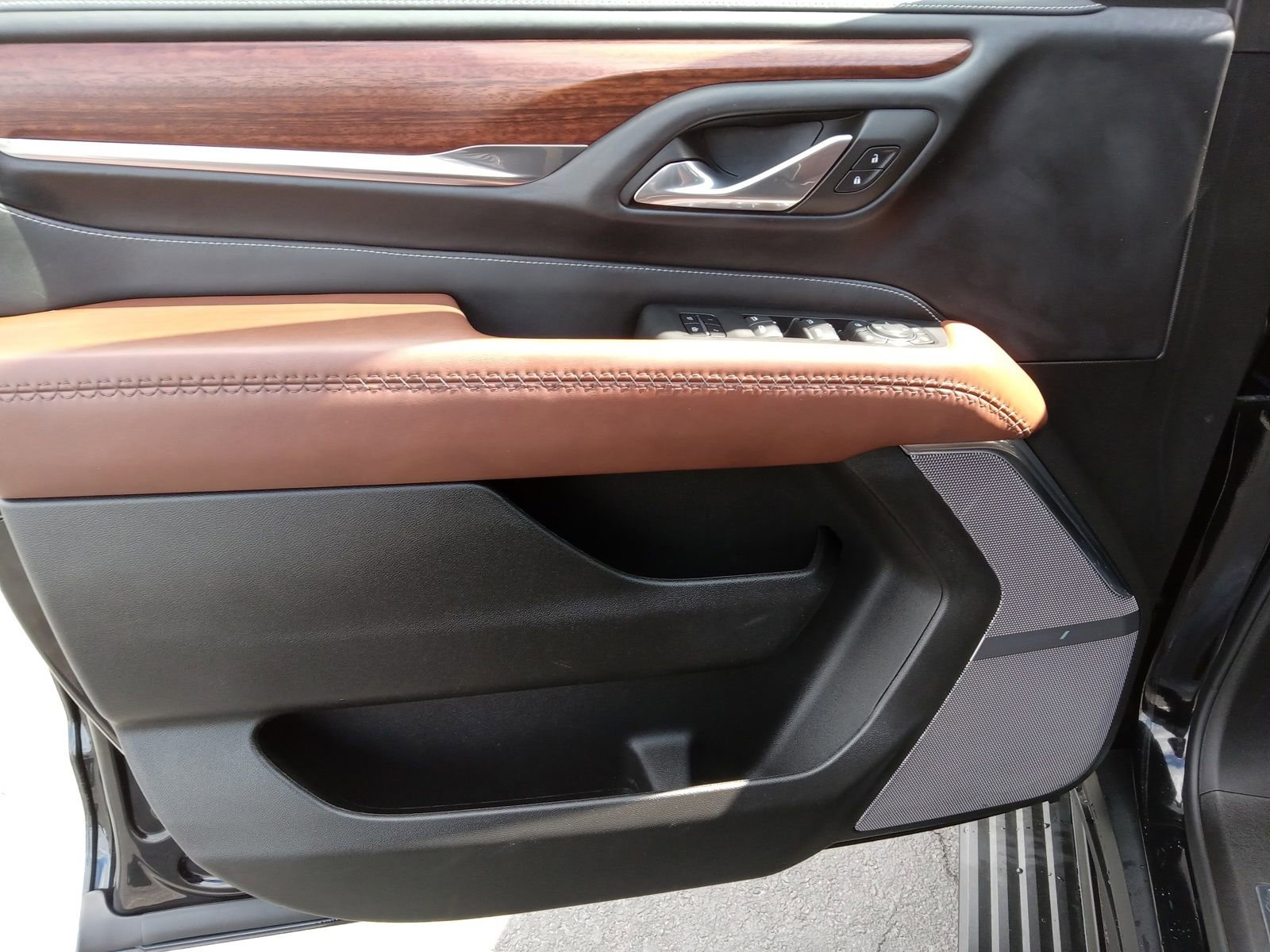 Used 2023 GMC Yukon Denali Ultimate w/ LPO, Floor Liner Package image 9