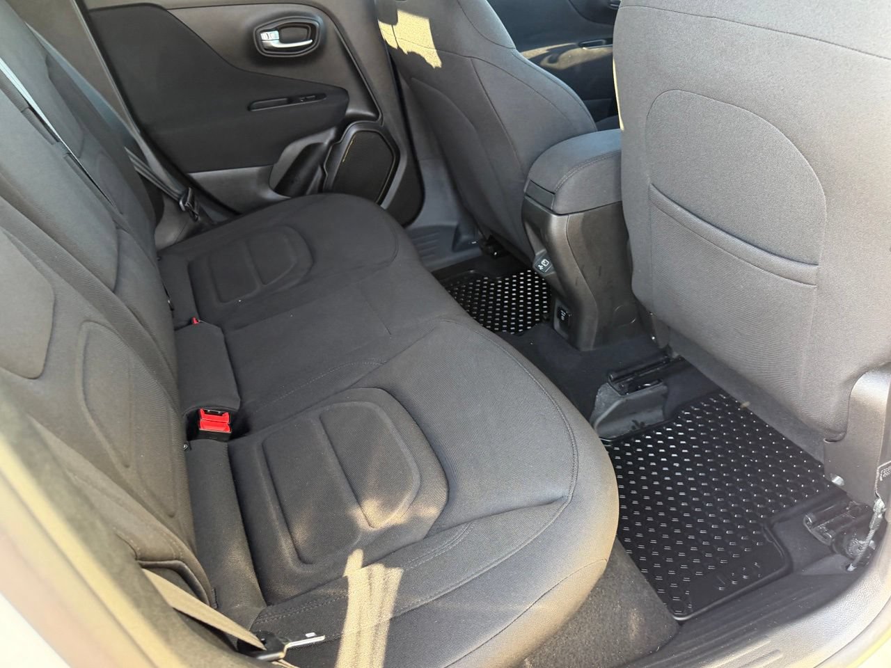 Used 2021 Jeep Renegade Latitude w/ Convenience Group FWD image 30