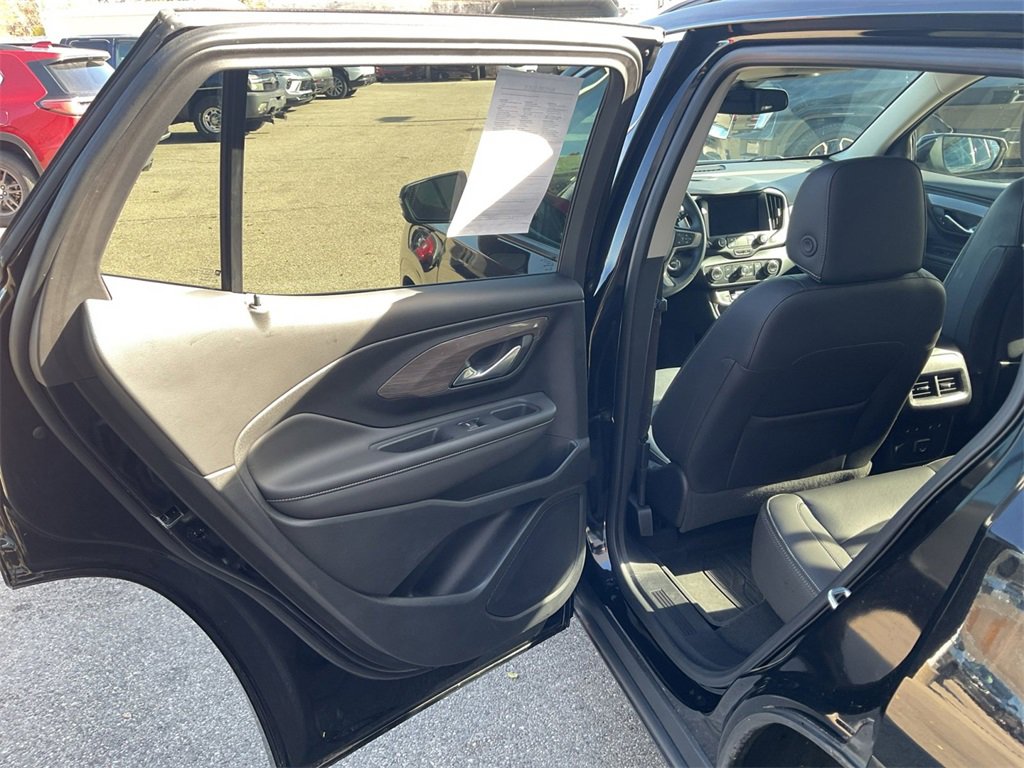 Used 2023 GMC Terrain Denali w/ Black Diamond Edition image 18