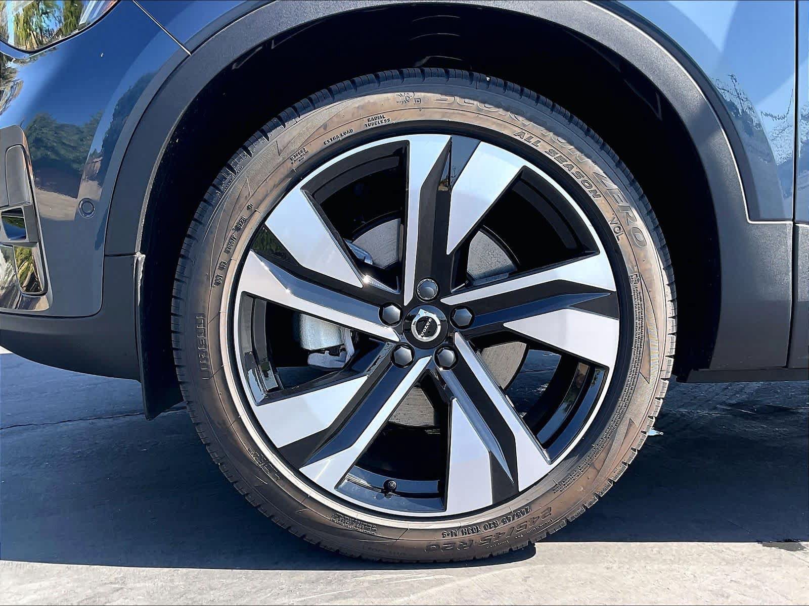 New 2026 Volvo XC40 B5 Ultra w/ Protection Package Premier AWD/4WD image 14