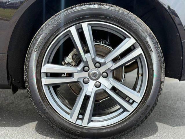 Used 2020 Volvo XC60 T5 Momentum w/ Protection Package Premier image 14