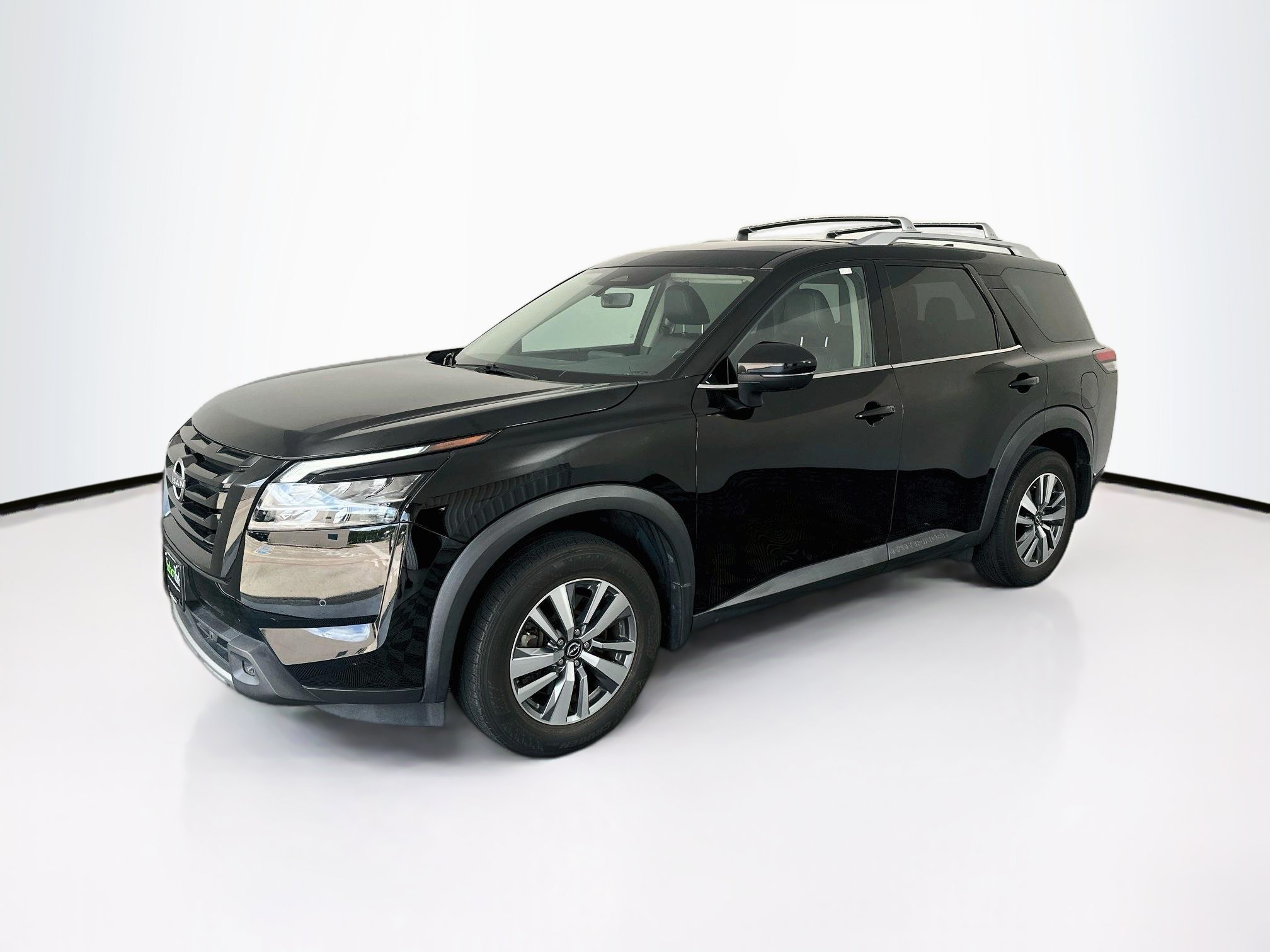 Used 2023 Nissan Pathfinder SL w/ Black Appearance Package FWD image 3
