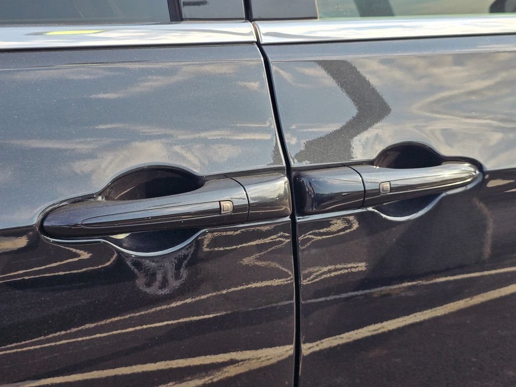 Used 2023 Chrysler Voyager LX FWD image 19