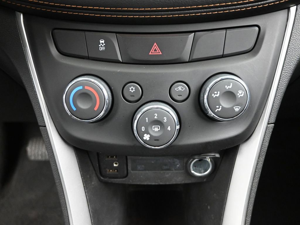 Used 2017 Chevrolet Trax LT w/ LT Convenience Package FWD image 16