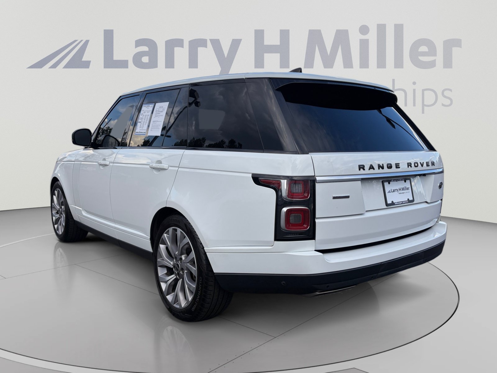 Used 2018 Land Rover Range Rover Supercharged AWD/4WD image 3