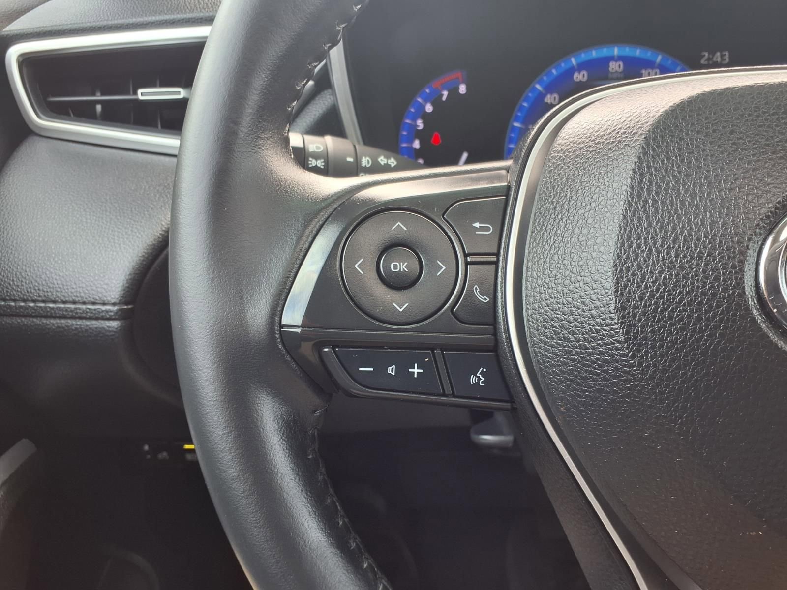 Used 2022 Toyota Corolla Cross XLE w/ Convenience Package FWD image 16