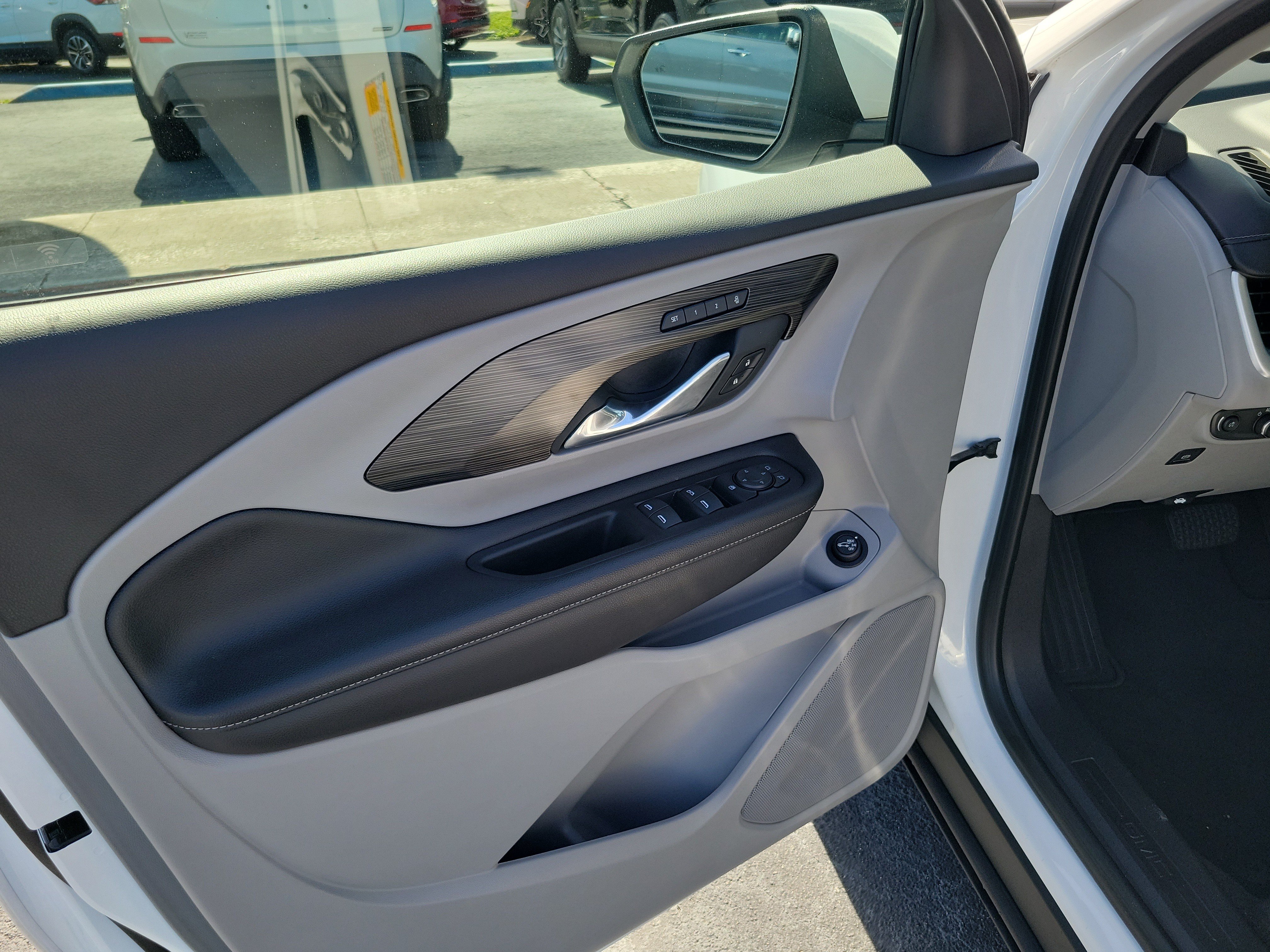 Used 2023 GMC Terrain SLT FWD image 18