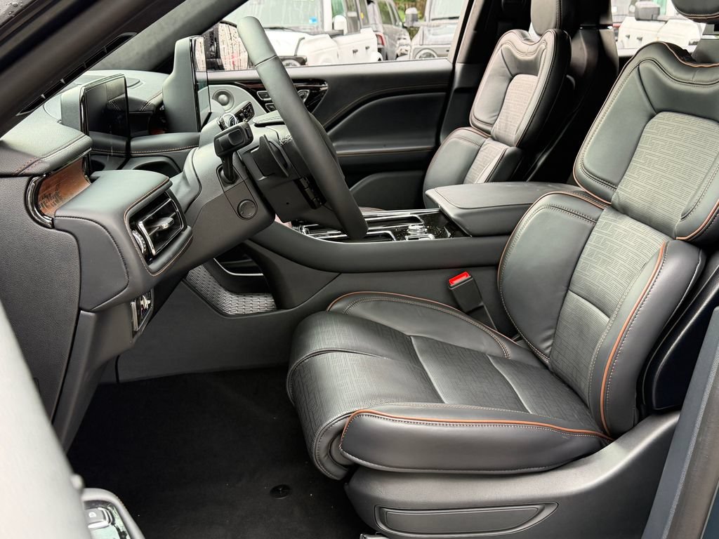 New 2026 Lincoln Aviator Black Label w/ Dynamic Handling Package AWD/4WD image 23