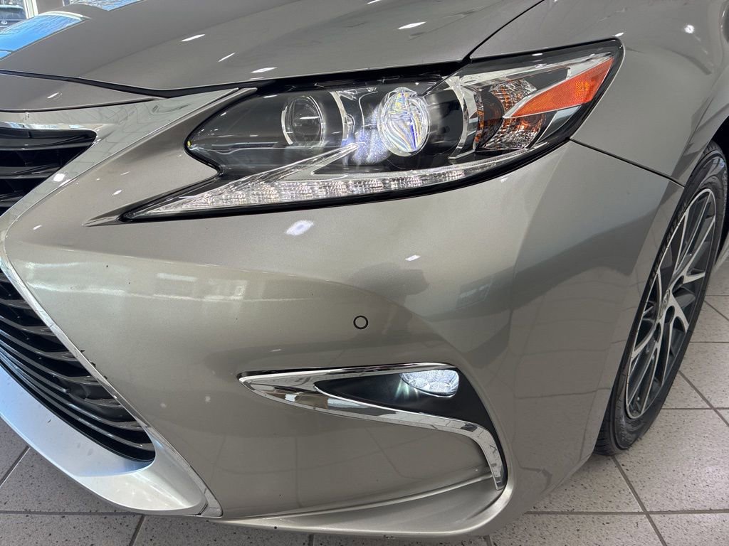 Used 2016 Lexus ES 350 350 LUXURY/SAFETY+/SMART CRUIS w/ Luxury Package w/Wood Trim image 4