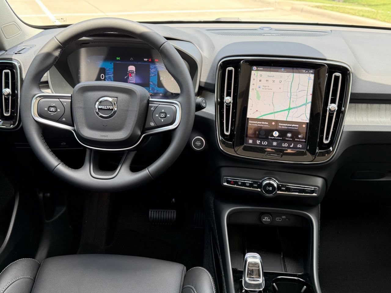 New 2026 Volvo XC40 B5 Plus w/ Climate Package AWD/4WD image 11