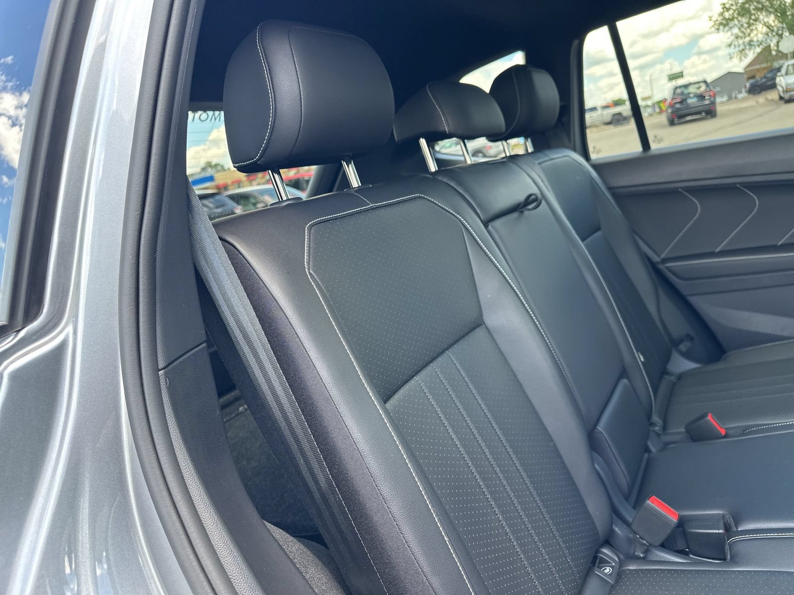 Certified 2024 Volkswagen Tiguan SE R-Line AWD/4WD image 36