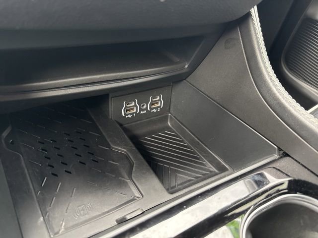 Used 2025 Chrysler Pacifica Limited image 40