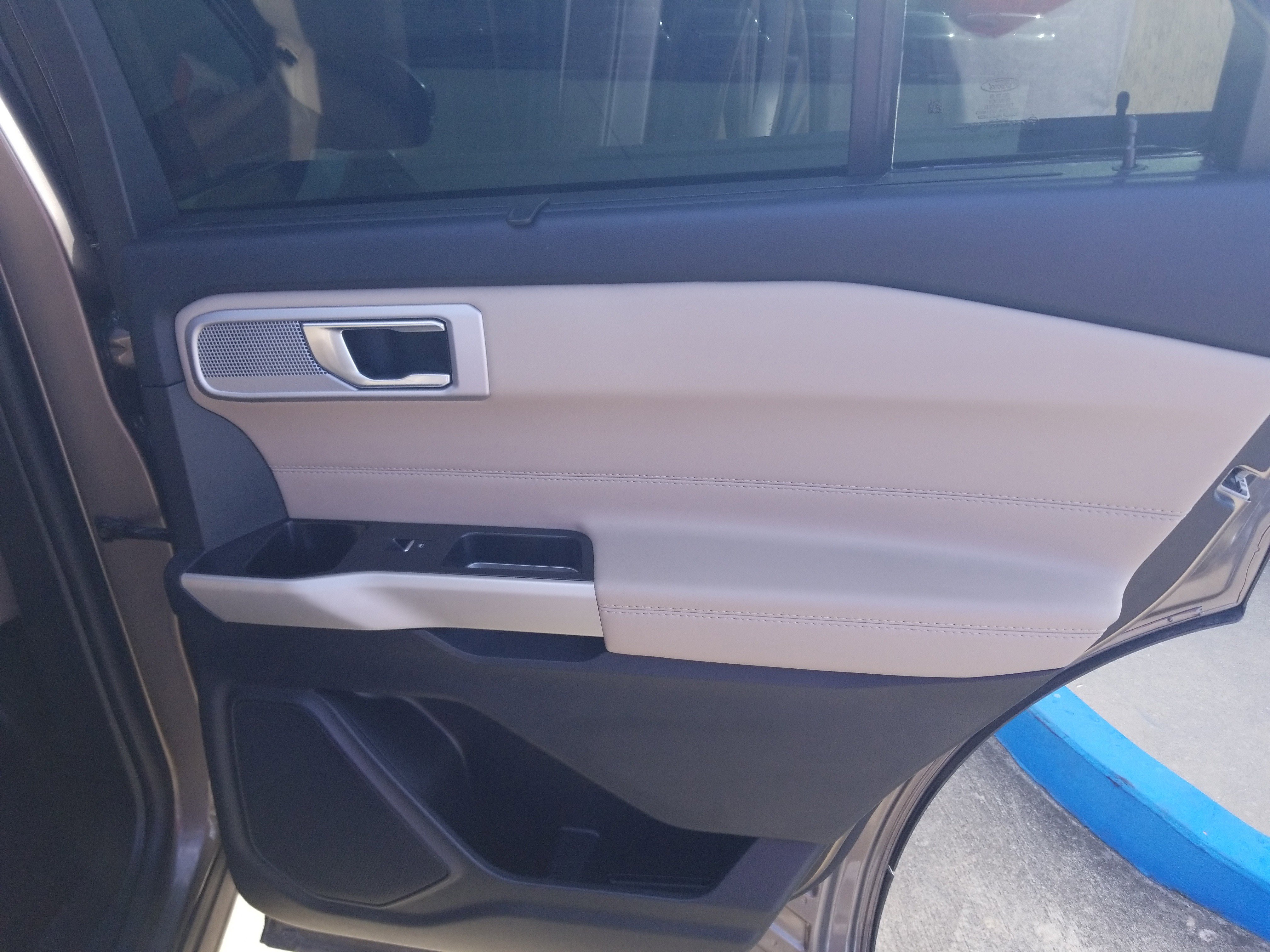 Used 2021 Ford Explorer Limited w/ Equipment Group 301A image 14